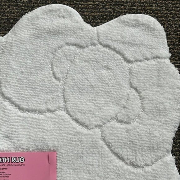 NWT Hello Kitty Bath Mat Rug White Fluffy Rug - Picture 5 of 9